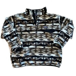 Patagonia Men's Black and White Patterned Sweater
